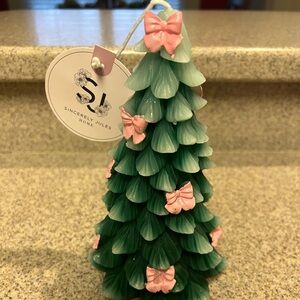 Viral Christmas Tree candle with pink bows. New with tags